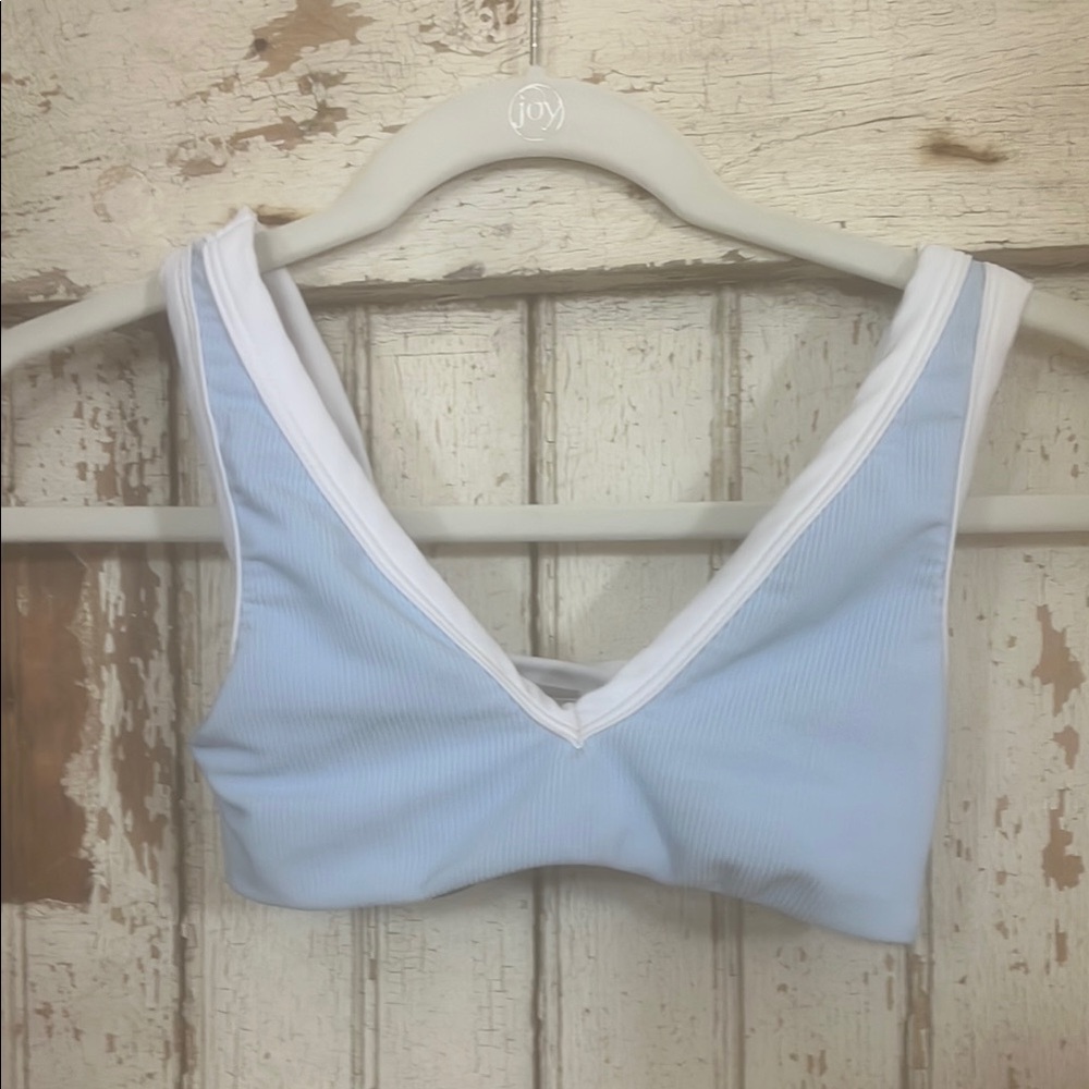 Blue and White Sports Bra with V-Neck and Wireless Design